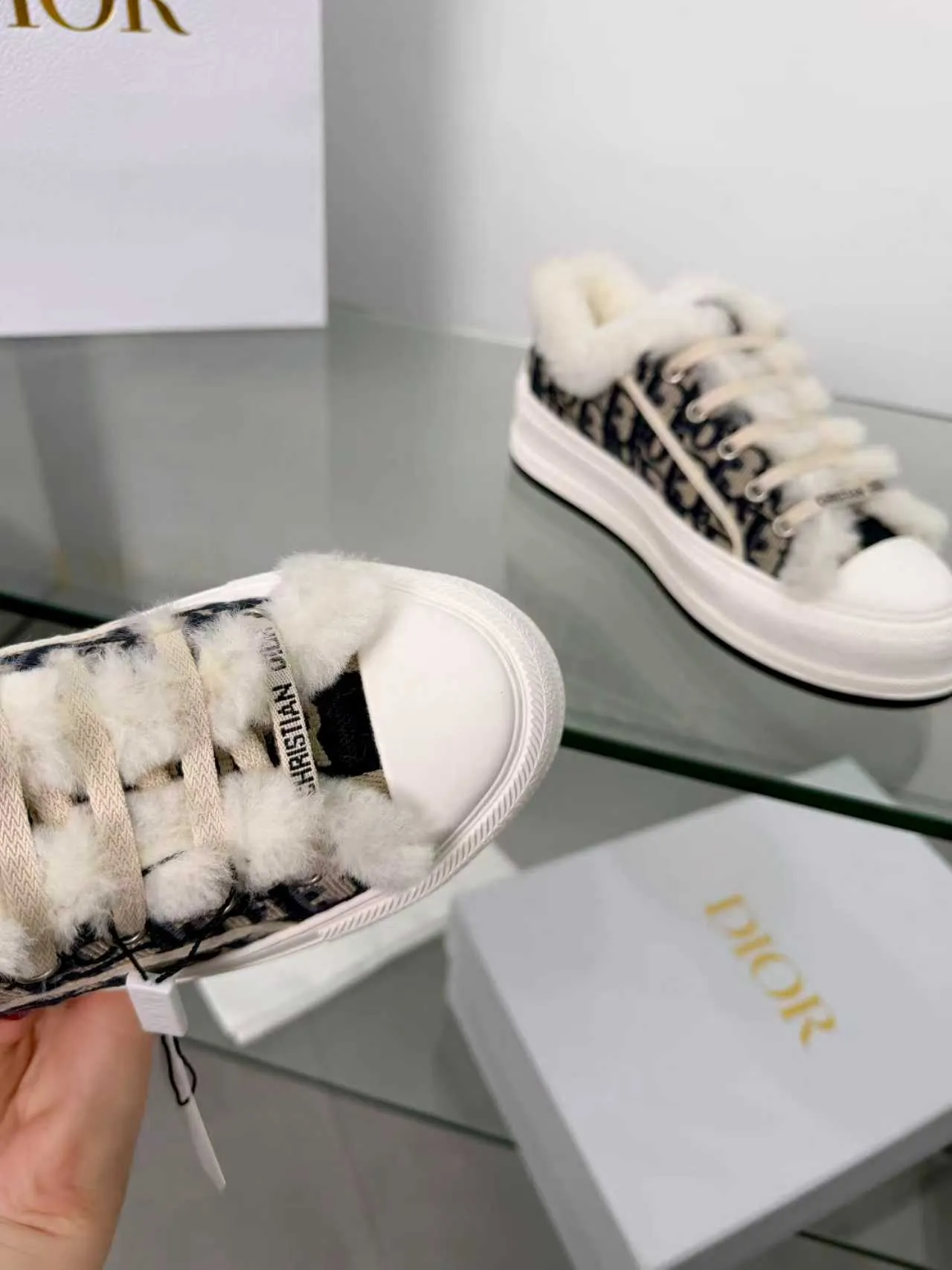 Men's men's shoes pP540! 𝐃𝐈𝐎𝐑 𝐖𝐚𝐥𝐤'𝐧 Dior Presbyopia Embroidery Wool Thick Sole Canvas Shoes Casual Sneakers (Half Flop) These Walk'n'Dior thick sole sneakers are a fashionable piece that elevates the collection. Oblique printed cotton embroidered upper with comfortable platform sole, tongue and Christian Dior Paris signature laces. Bottom thickness 4.5CM Size: Women's 35-41